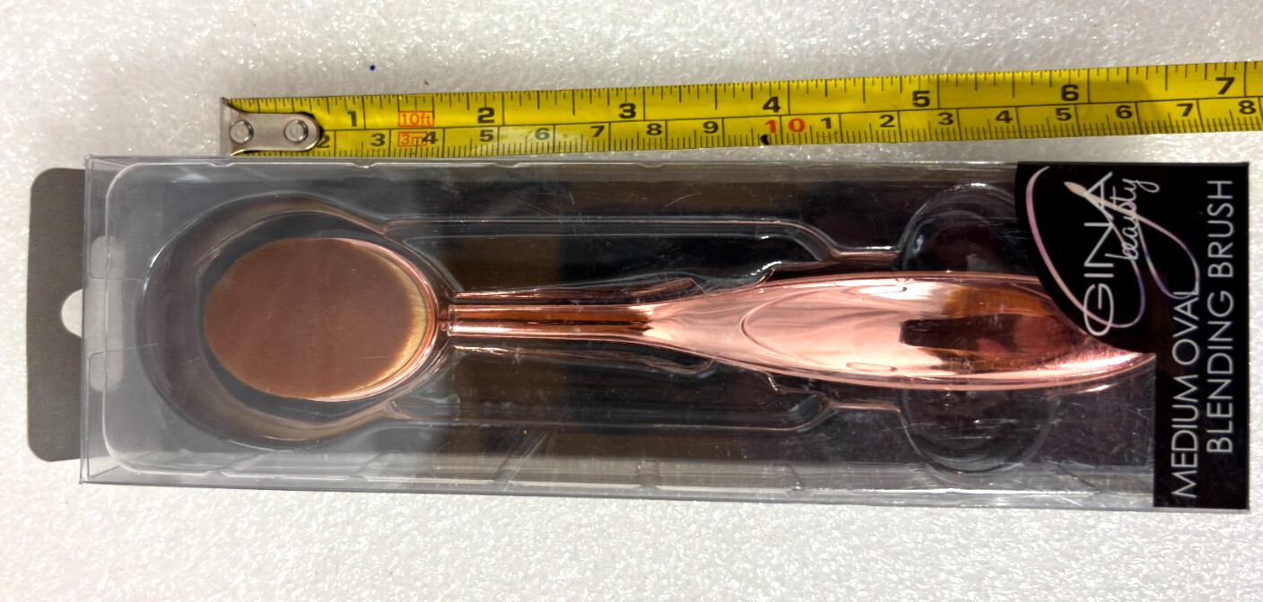 Medium Oval Makeup Blending Brush – Cream or Liquid Foundation Application