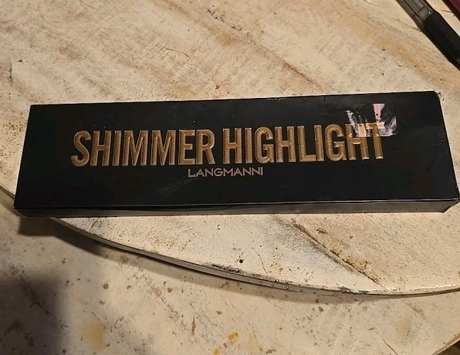New In Box Shimmer Highlight Powders by Langmanni Glow Up Highlighter Palette