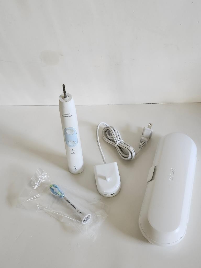 Philips Sonicare Protective Clean Electric Toothbrush Series HX686, White/Blue