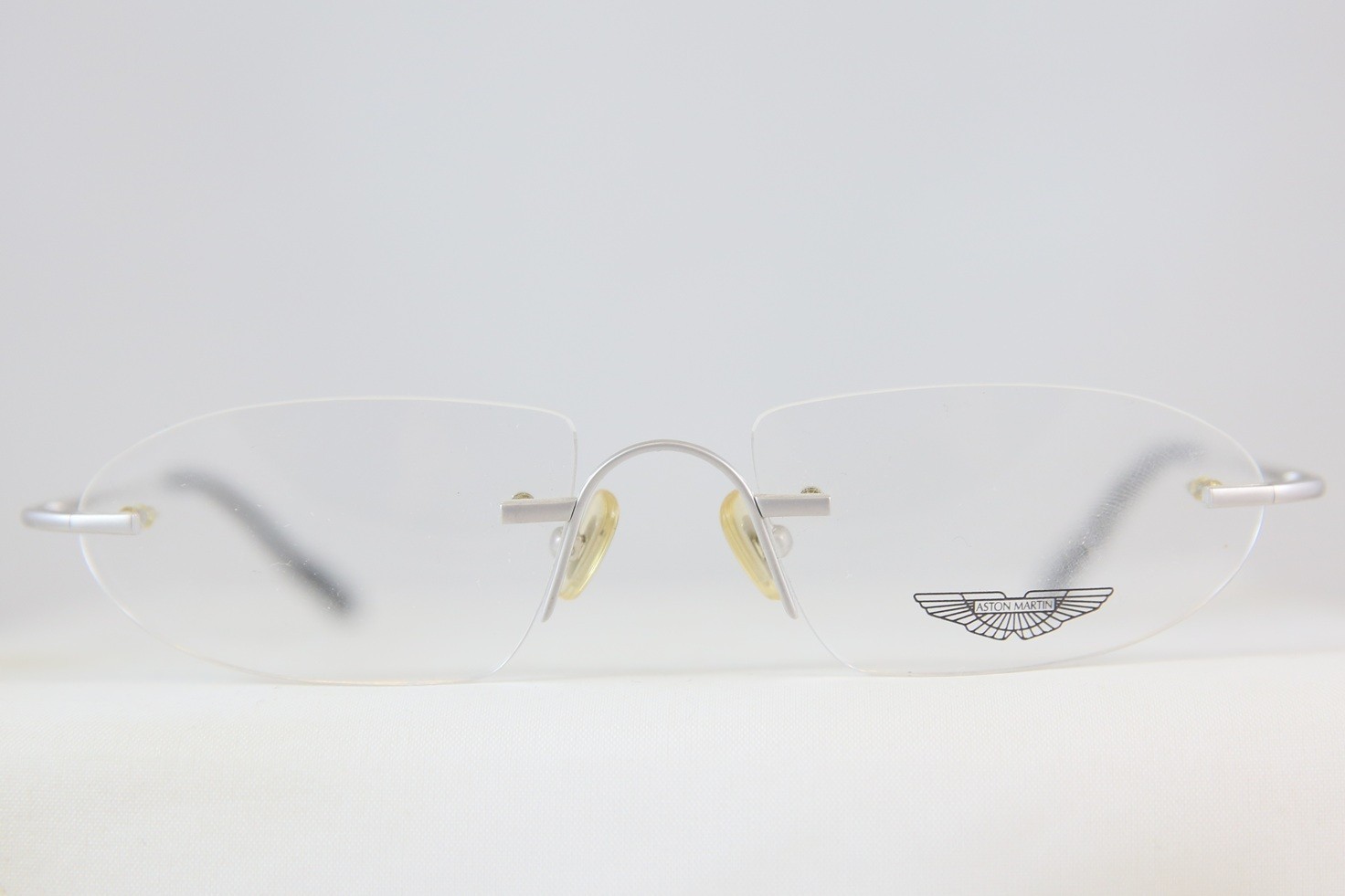 GREAT VINTAGE NEW NOS ASTON MARTIN AM-60 TITANIUM RIMLESS EYEGLASSES