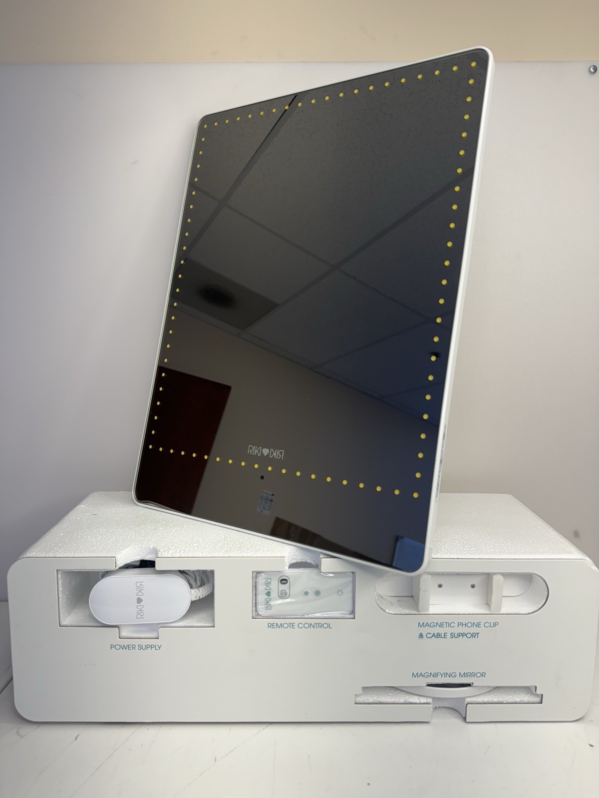 Glamcor RIKI LOVES RIKI PRETTY MID-SIZE VANITY MAKEUP MIRROR WHITE 13 in x 18 in
