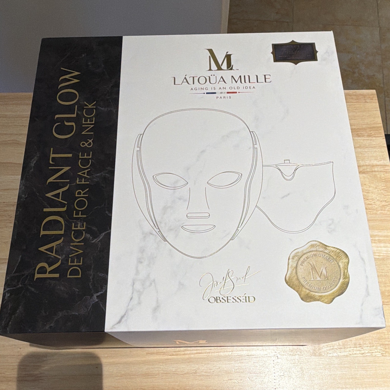 Látoua Mille Radiant Glow Face & Neck Light Therapy Device EMS, 7 Settings