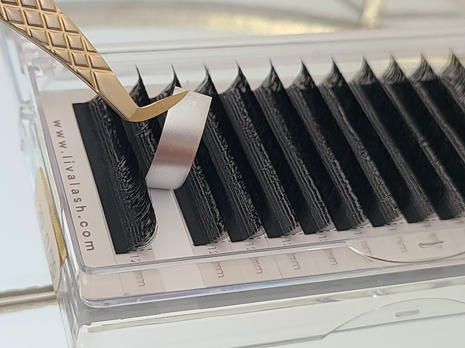 Black YY narrow Eyelash Extensions U shaped, D curl. USA based