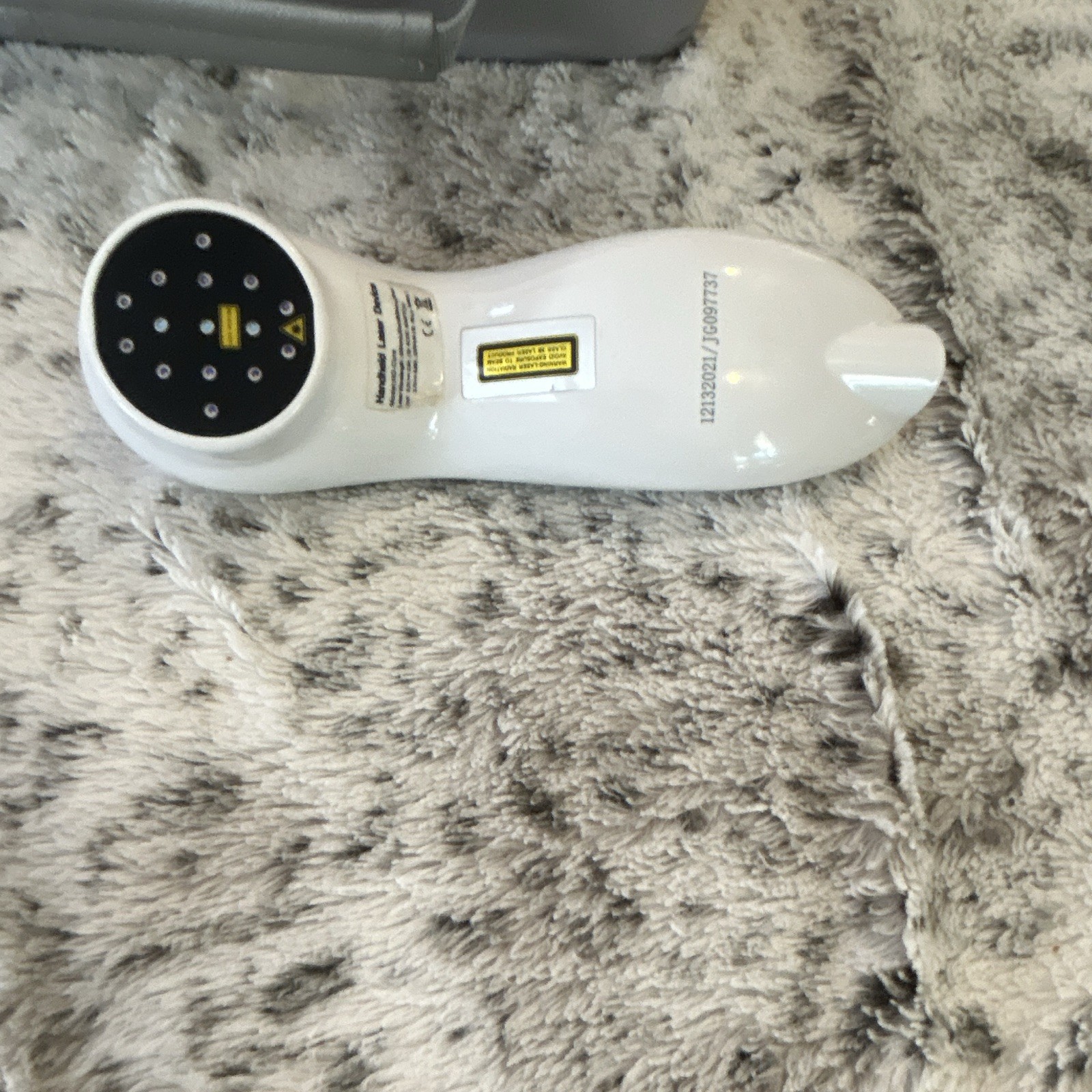 Handheld cold laser therapy device for pain relief