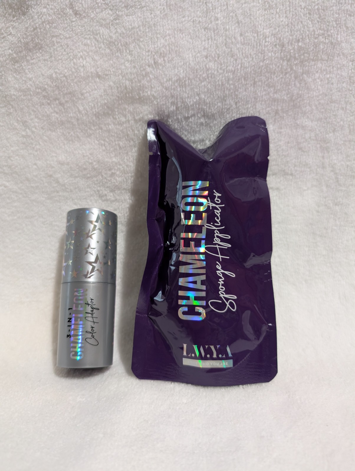 LWYA 3-in-1 Chameleon Color Adaptor Primer Stick & Sponge Applicator Duo