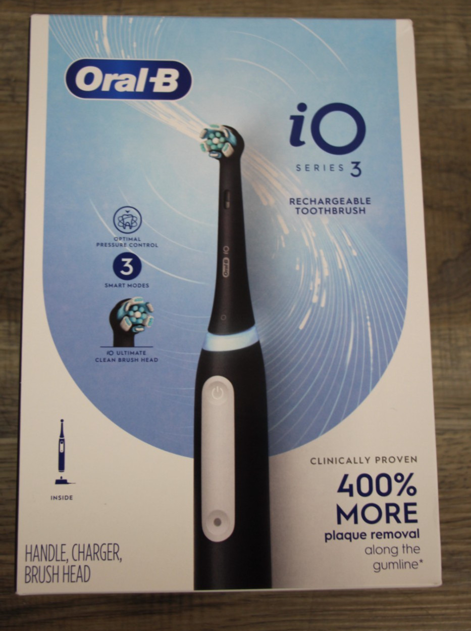 Oral-B iO Series 3 Rechargeable Electric Toothbrush Matte Black