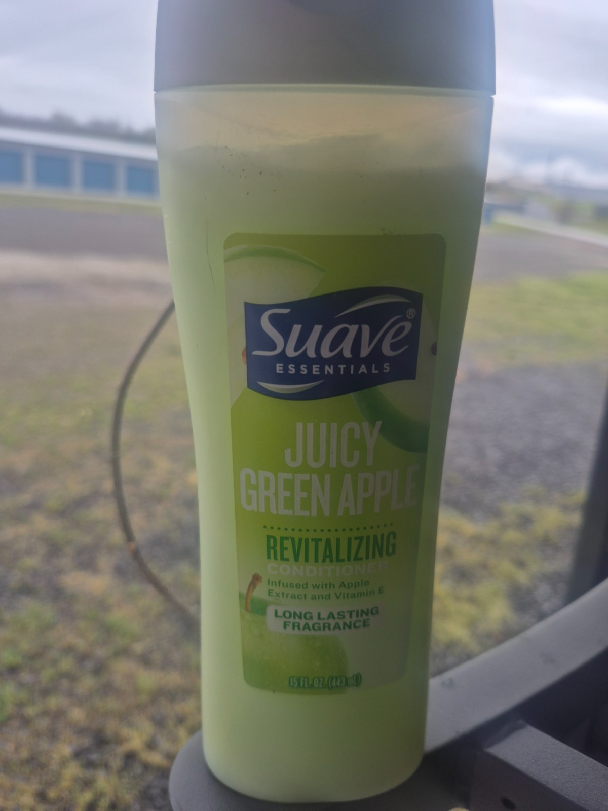 Suave Essentials Shampoo Juicy Green,4 bottles Apple 15 fl oz, one or 6 case box