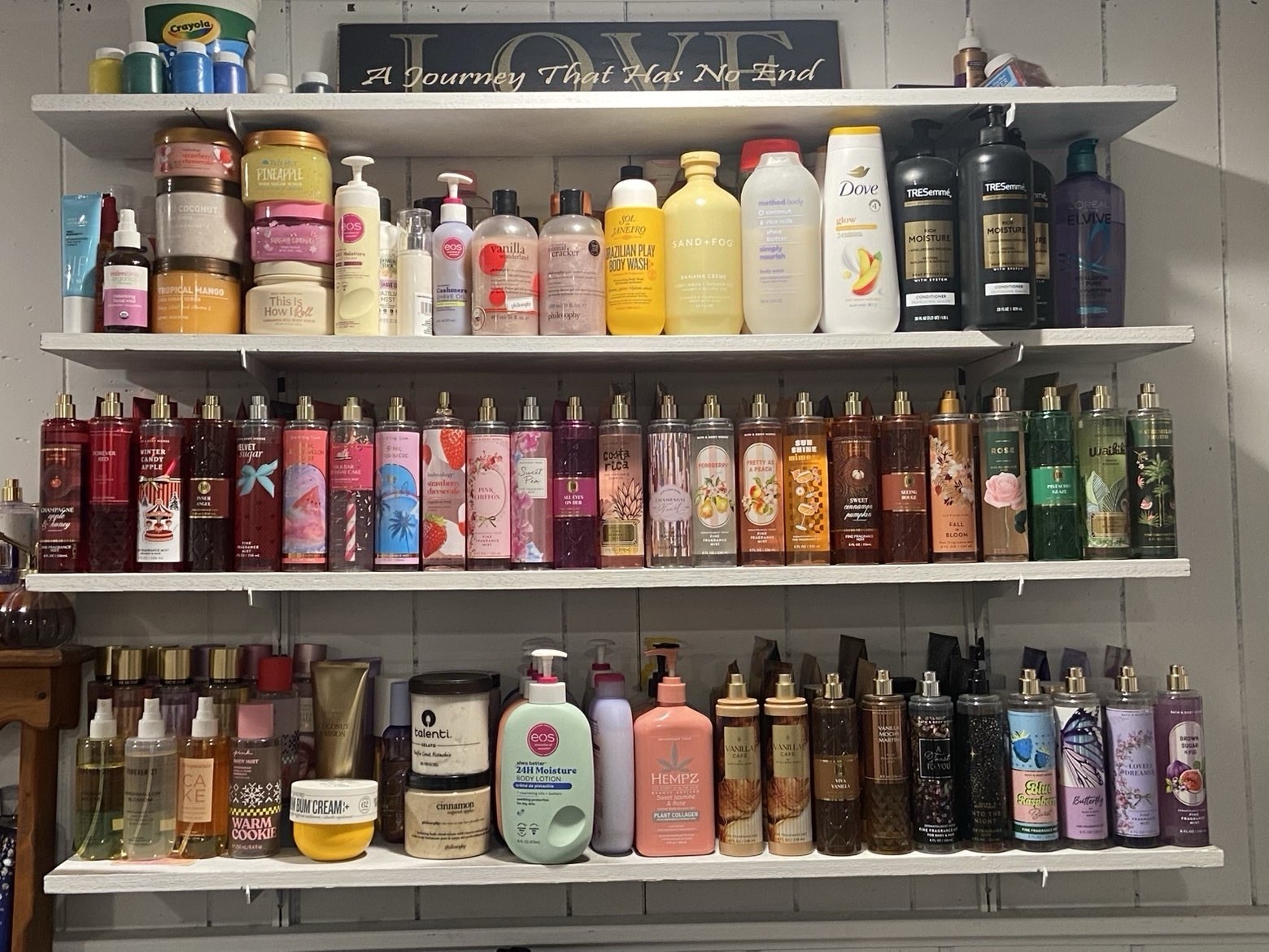 Mixed Brands Unisex Body Mist & Lotion. Whole lot for 500. 10 a piece 25 set