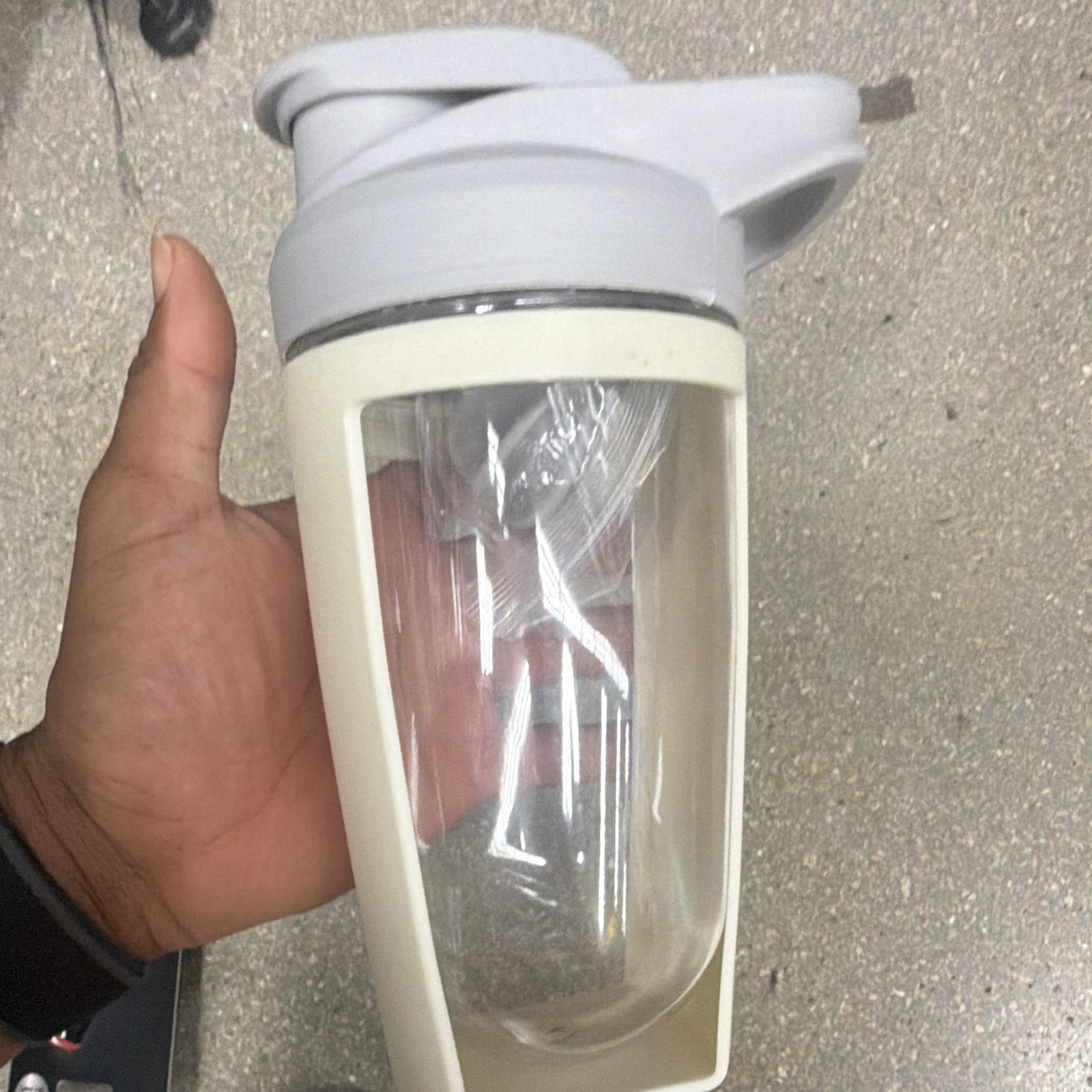 20 fl oz (591 mL) Plastic Protein Shaker Bottle, Clear/White, Mixing Ball