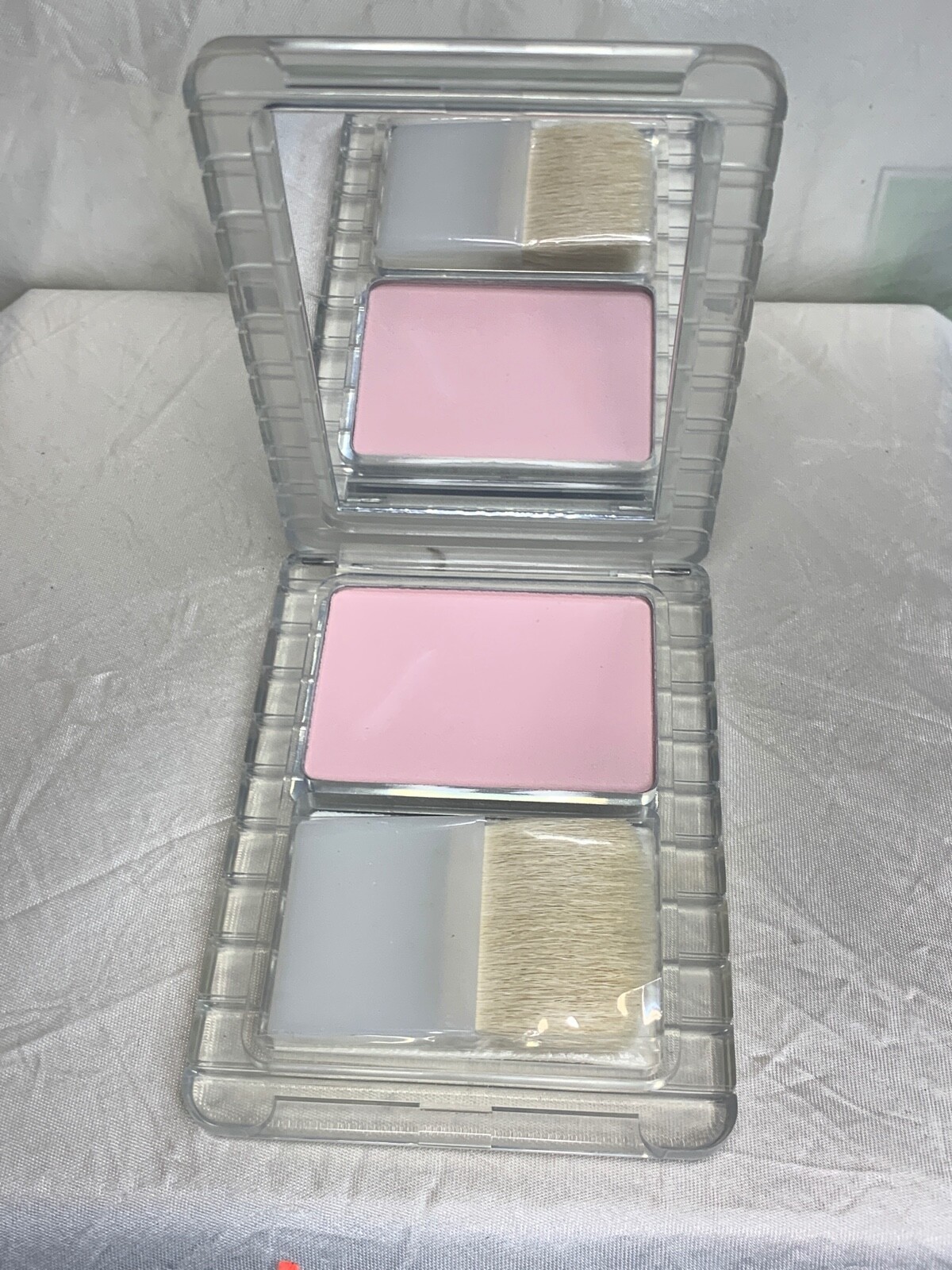 Magic by Prescriptives 11g Phosphorescent Soft Powder (new with box)