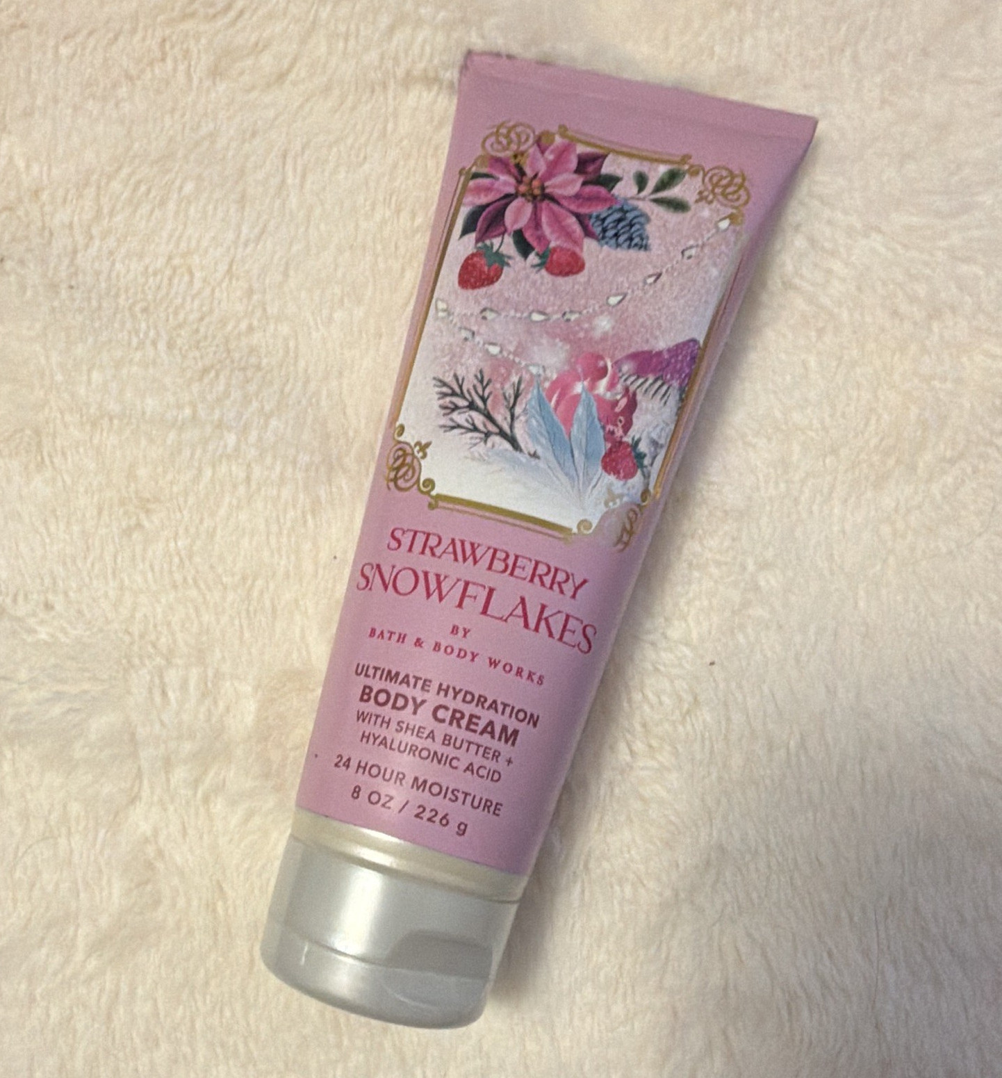 Bath & Body Works Strawberry Snowflakes Body Cream 24Hr Moisture 8 oz/226 g