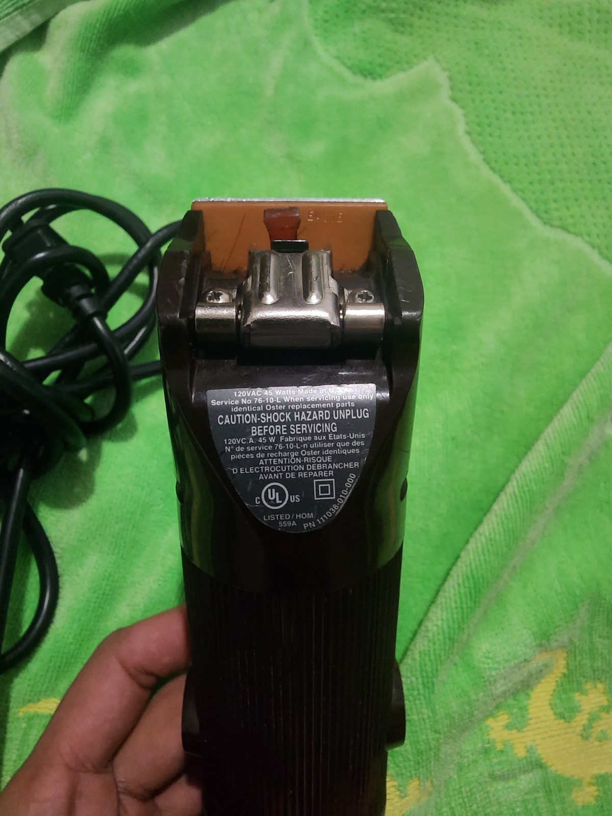 Vintage Oster Classic 76 Professional clippers- Tested works-No blade/attachment