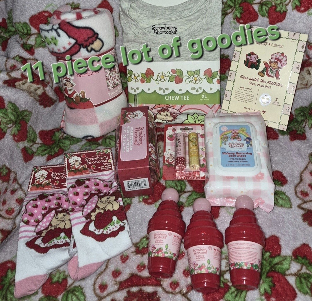 New 11 piece Strawberry Shortcake Bundle Spa Day package