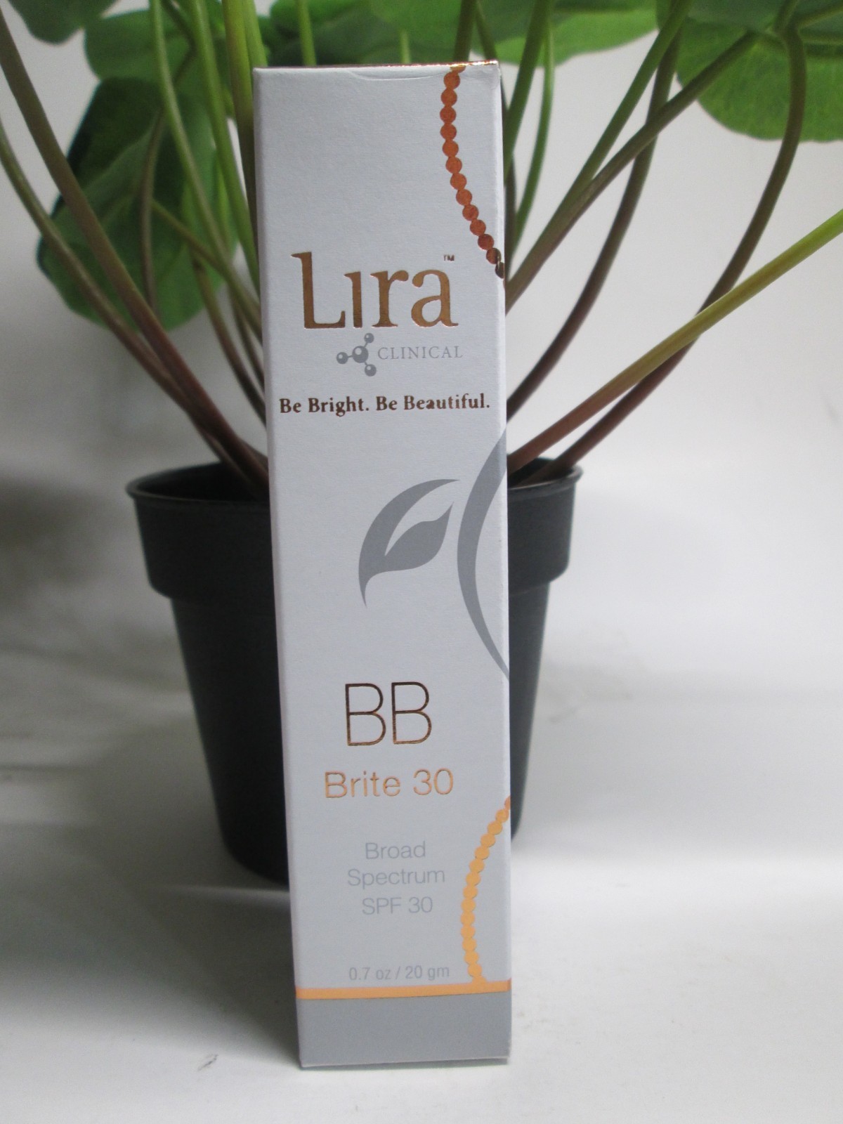 LIRA BB BRITE 30 Broad spectrum SPF 30 0.7 OZ/20GM exp 2028 NEW