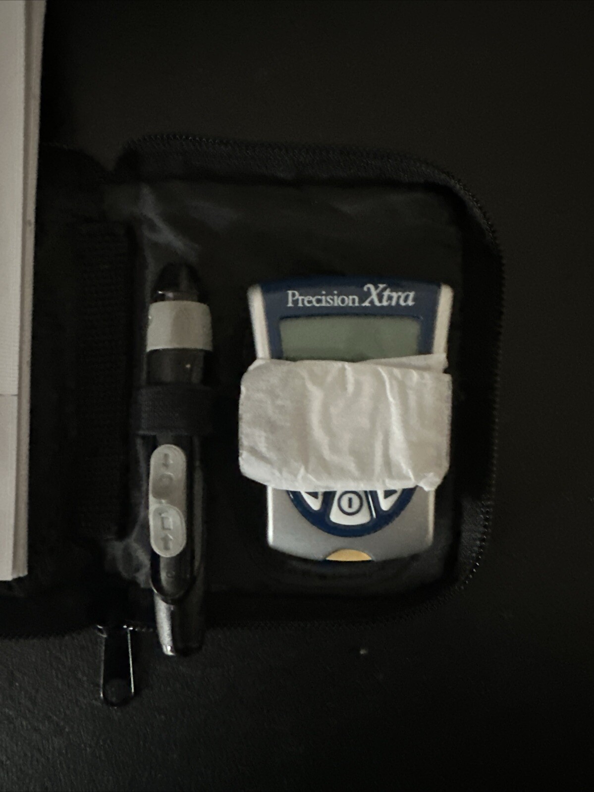 Precision XTRA Blood Glucose Meter + Carrying Case & Lancing Device ABBOTT