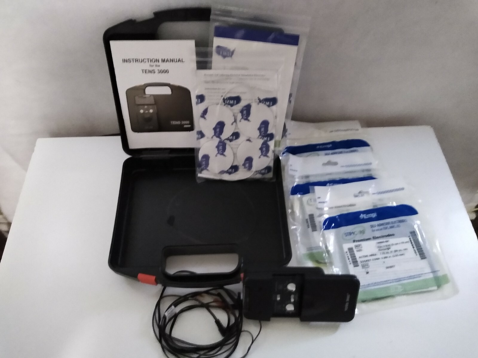 Current Solutions TENS 3000 system w/5 sets Electrode Pads in Case
