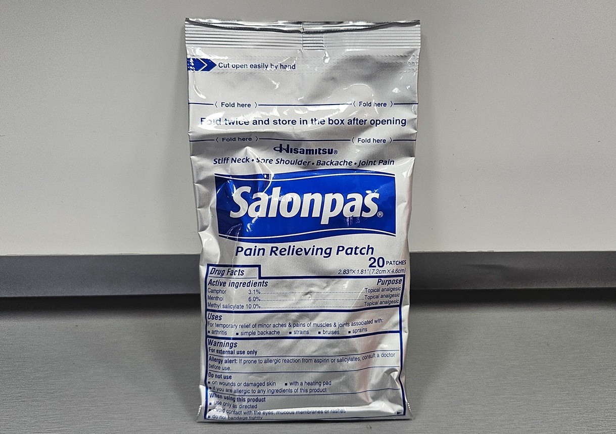 Salonpas Pain Relieving Patch 2.83 x 1.81 inch – 20 Patches NEW