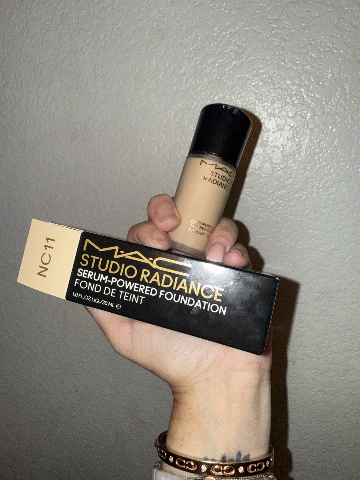 M·A·C Studio Radiance Serum-Powered Foundation NC11 10 fl oz Radiant Hydrating