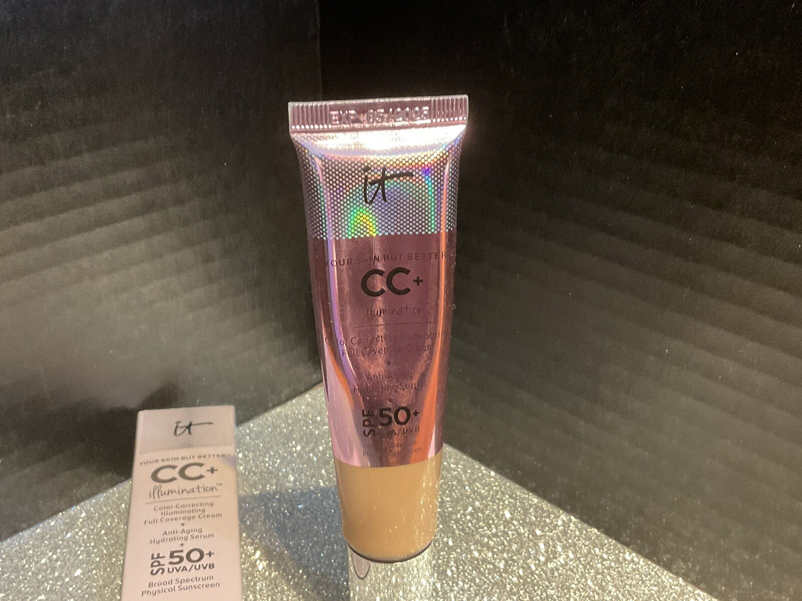 IT Cosmetics CC+ Illumination with SPF 50+ MEDIUM-Exp 5/2025