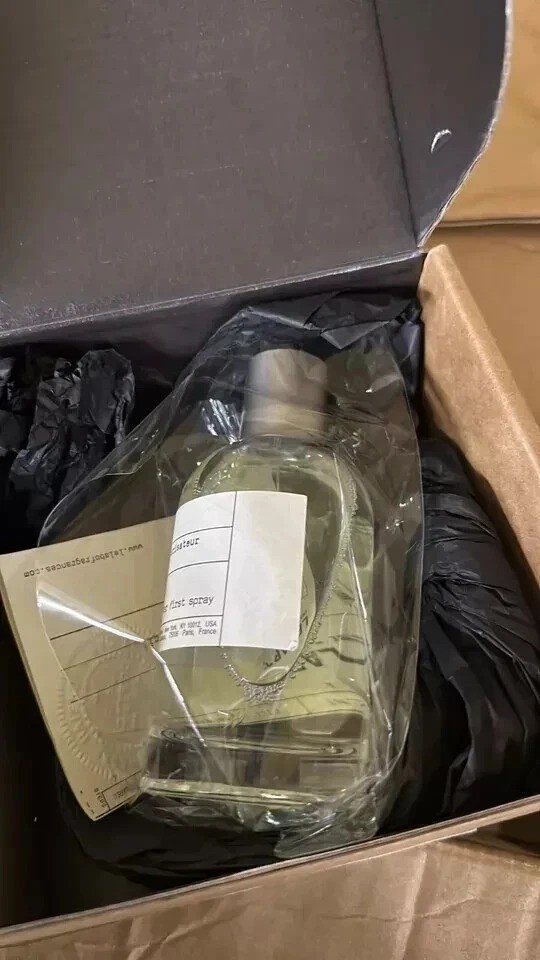 Le Labo Santal 33 Eau de Parfum Spray 3.4 Oz / 100 ML For Unisex New In Box.