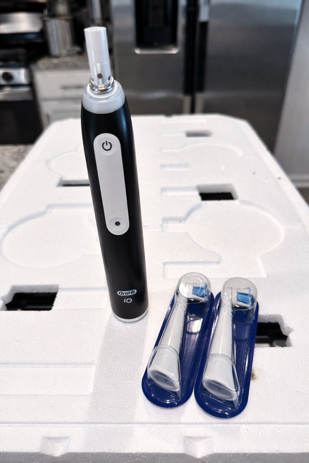 Oral-B iO 3 Electric Toothbrush Black with 2 Replacement Brush Heads