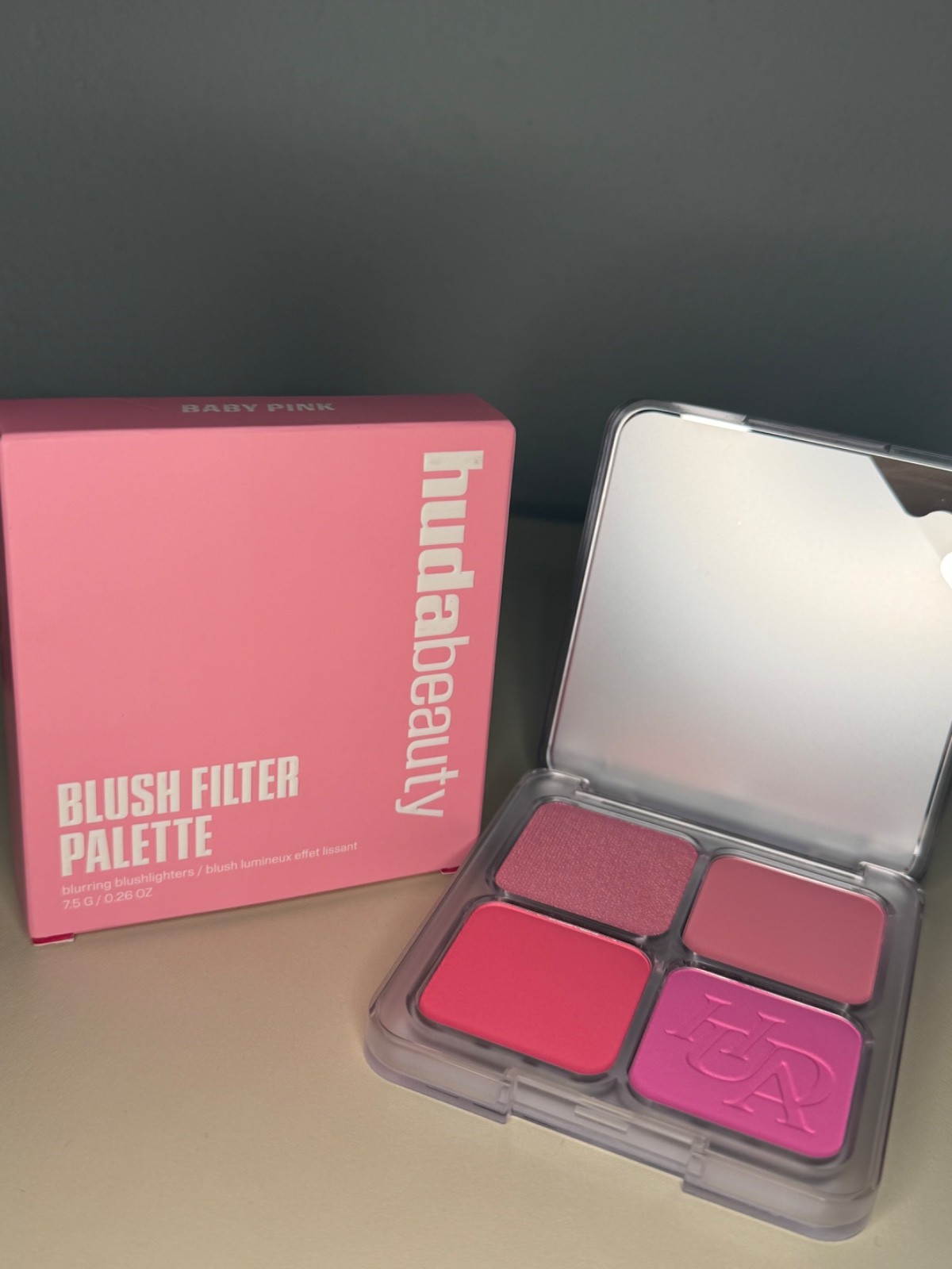 HUDA BEAUTY Blush Filter Blurring Blushlighters Palette (Baby Pink) New Sealed!!