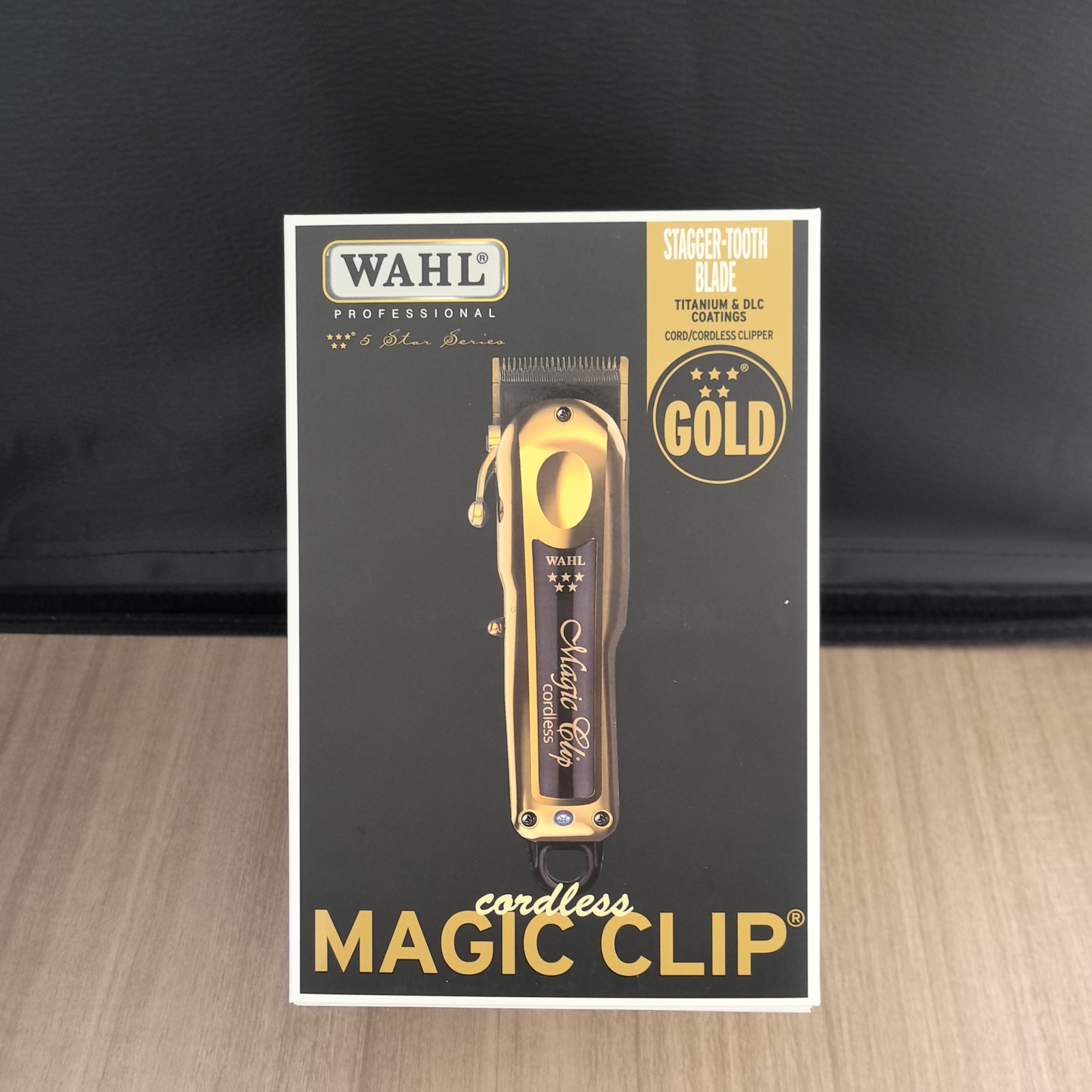 WAHL 5 STAR GOLD CORDLESS MAGIC CLIP 8 PREMIUM GUIDES & CHARGING STAND 08148-700