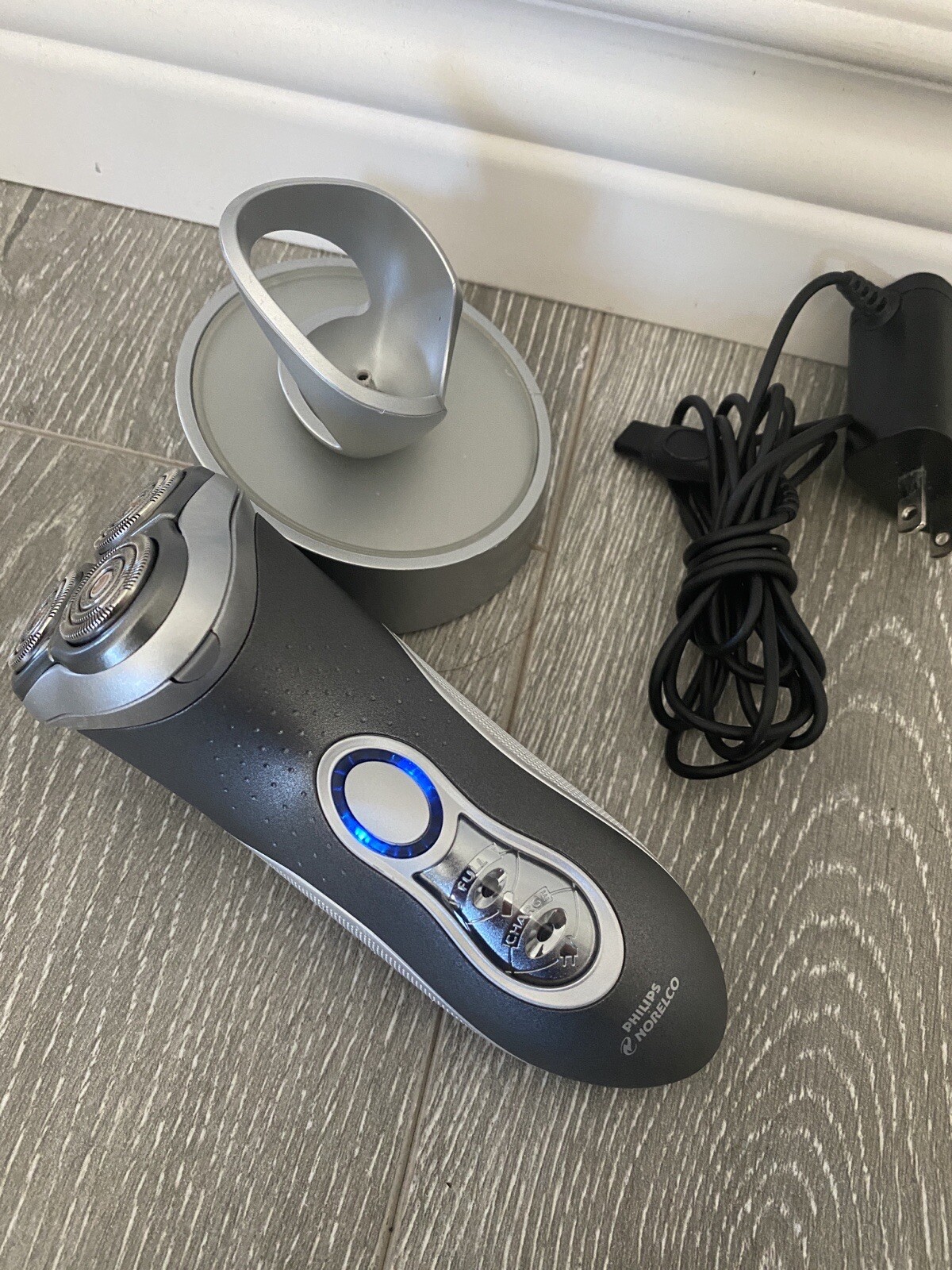 Philips Norelco HQ9 Shaver 8140XL Rechargeable Speed XL Cordless w/ Dock Charger