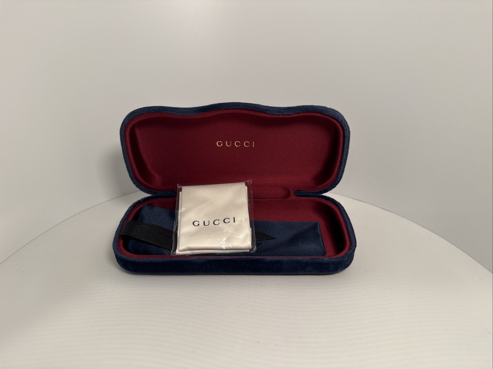 Gucci BLUE, Small, Velvet Clamshell case