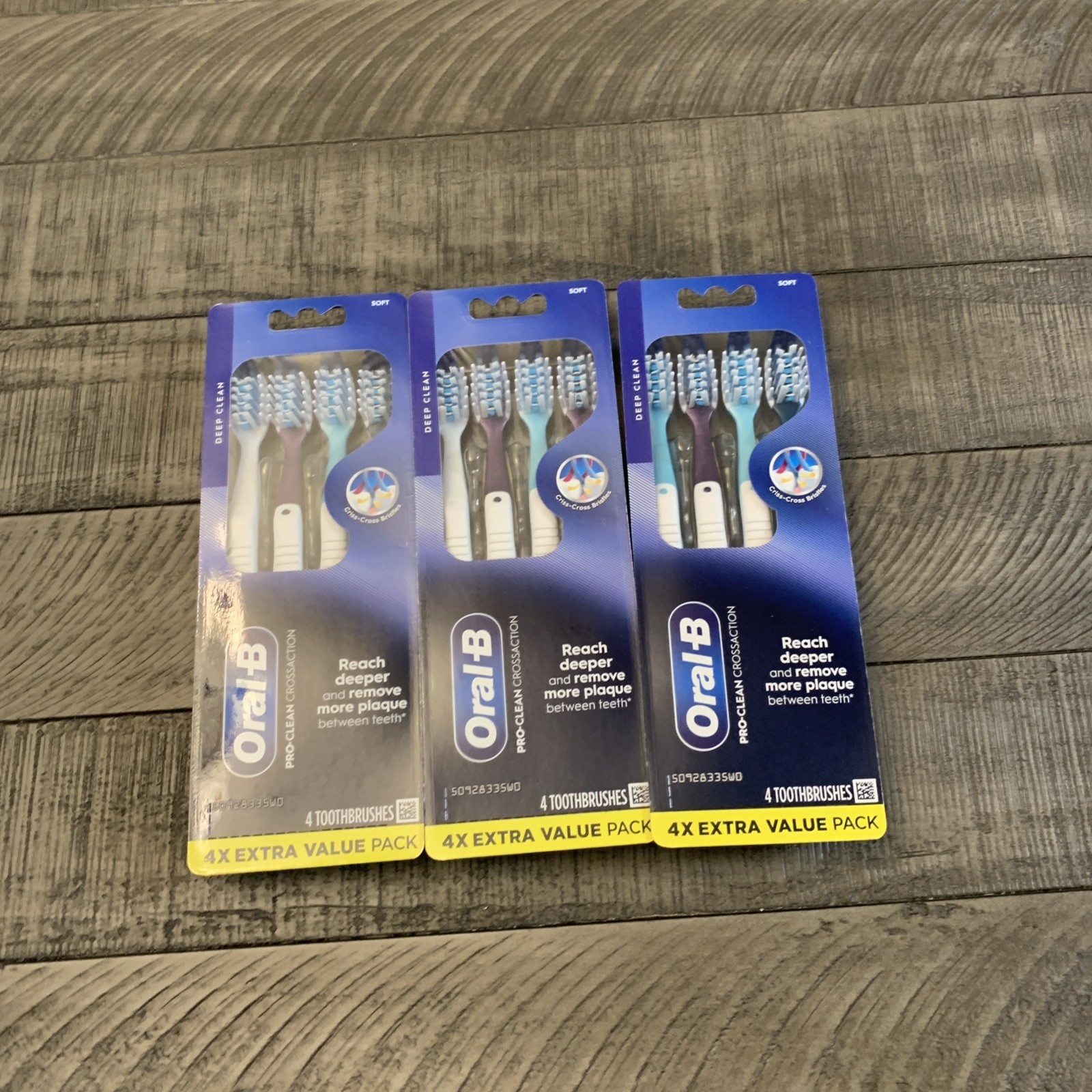 3x Oral-B CrossAction Pro-Clean Manual Toothbrush Deep Clean – 12 Brushes Total