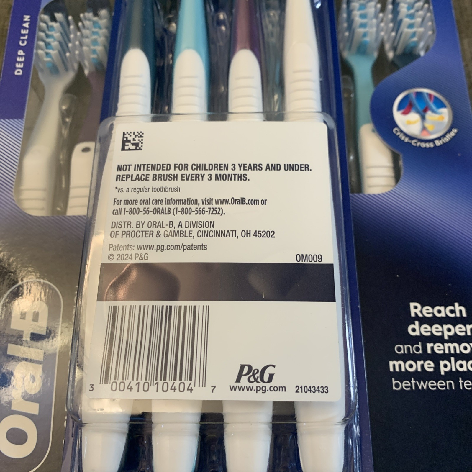 3x Oral-B CrossAction Pro-Clean Manual Toothbrush Deep Clean – 12 Brushes Total