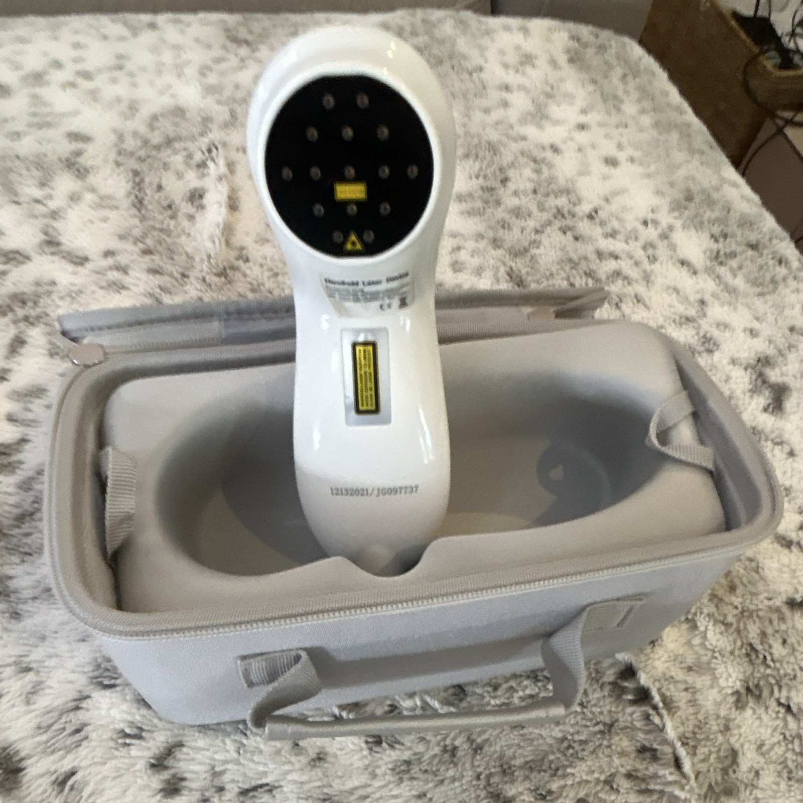 Handheld cold laser therapy device for pain relief