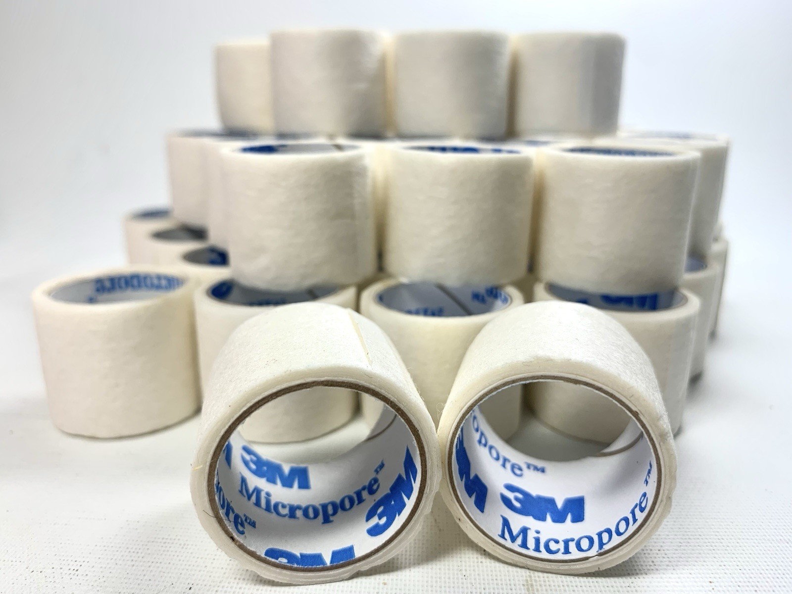 3M Micropore Surgical Tape 1″ x 1.5 yd (2.5 cm x 1.3 m) Bulk Pack Of 48 Rolls
