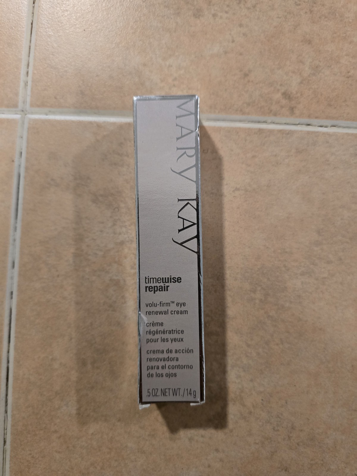 Mary Kay TimeWise Repair Volu-Firm Eye Renewal Cream – NEW and Free set sample