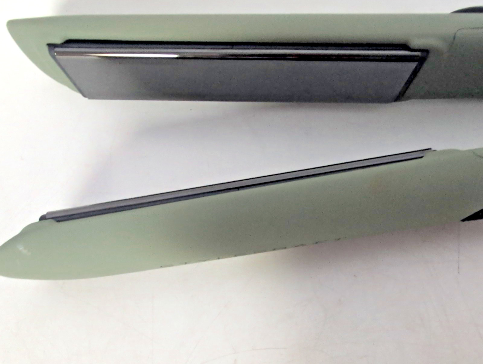 StyleCraft Sage Vibrating Titanium Flat Iron 1″-Inch SC714GR 100-240V50/60Hz 46w
