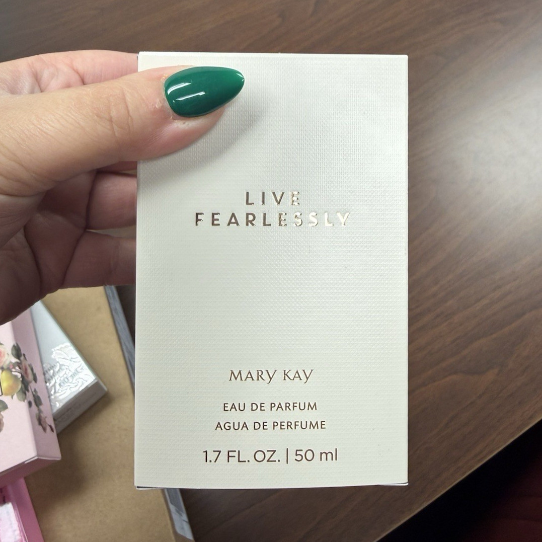 Mary Kay Live Fearlessly Eau de Parfum Spray, Regular Size 1.7 fl oz / 50 mL