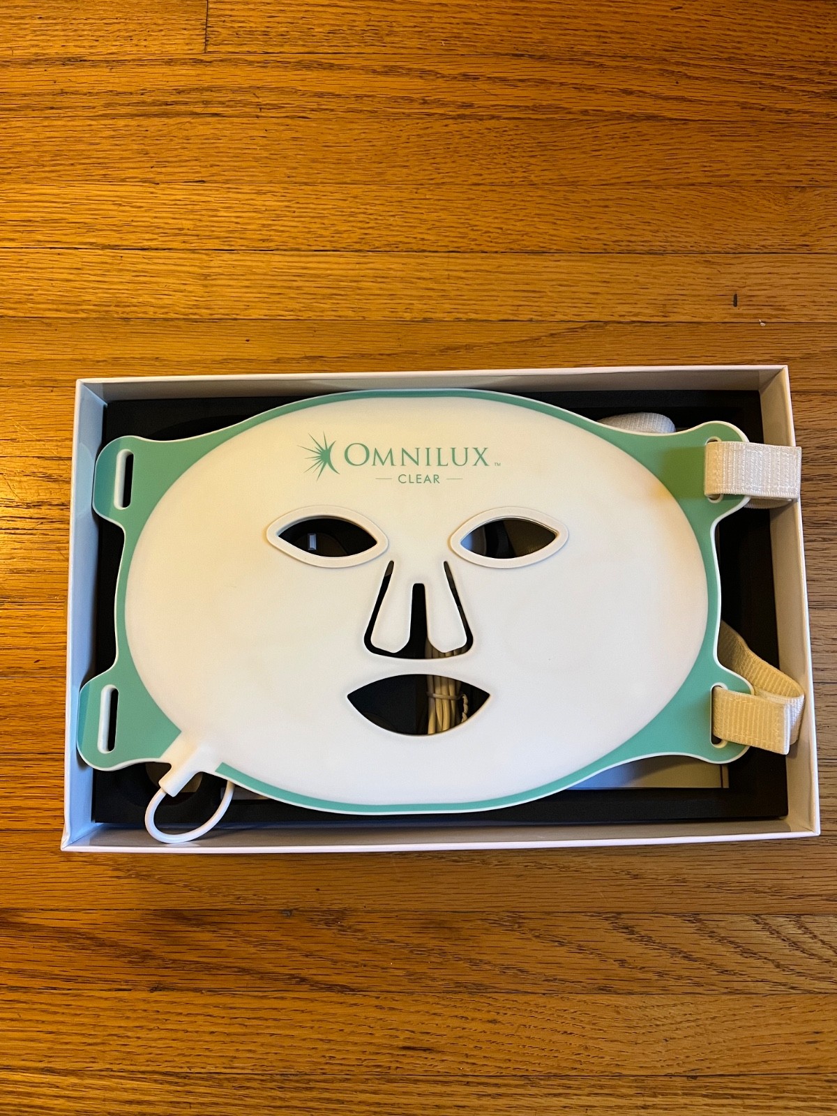 Omnilux Clear LeD Light Therapy, Anti-Acne, Rejuvenating Face Mask, Barely Used