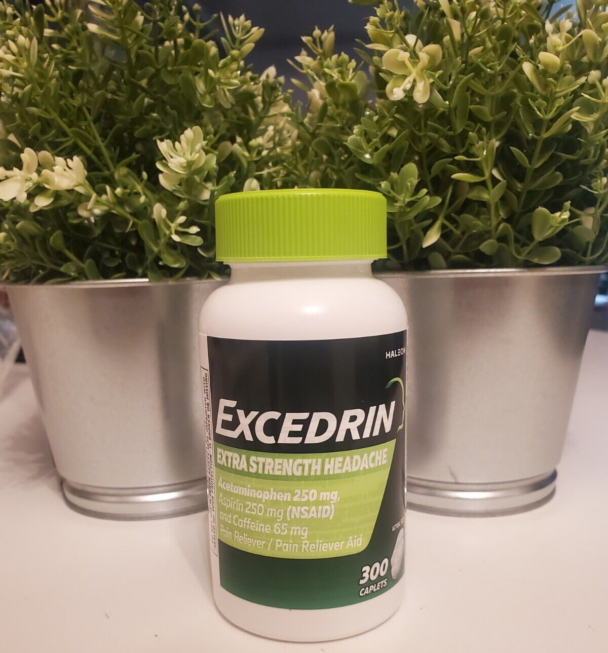 EXCEDRIN ~ Extra Strength ~ Headache Pain Reliever 300 Caplets * NEW * SEALED *