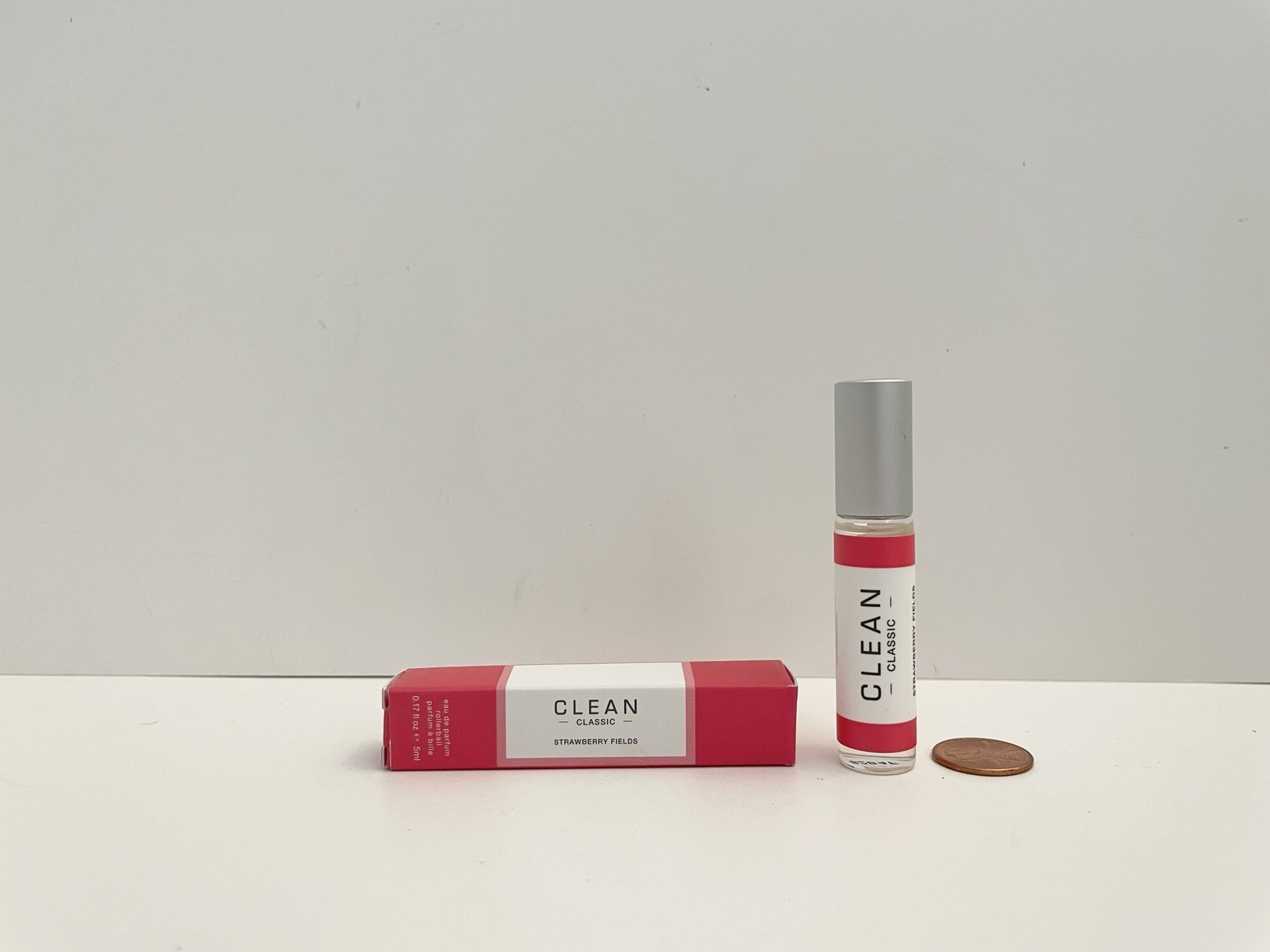 CLEAN Classic Strawberry Fields Eau De Parfum Rollerball 0.17 fl oz 5 mL