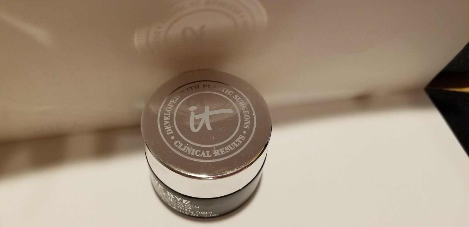 It Cosmetics Bye Bye Redness Neutralizing C-C Cream 0.37 US fl. oz. LIGHT BEIGE