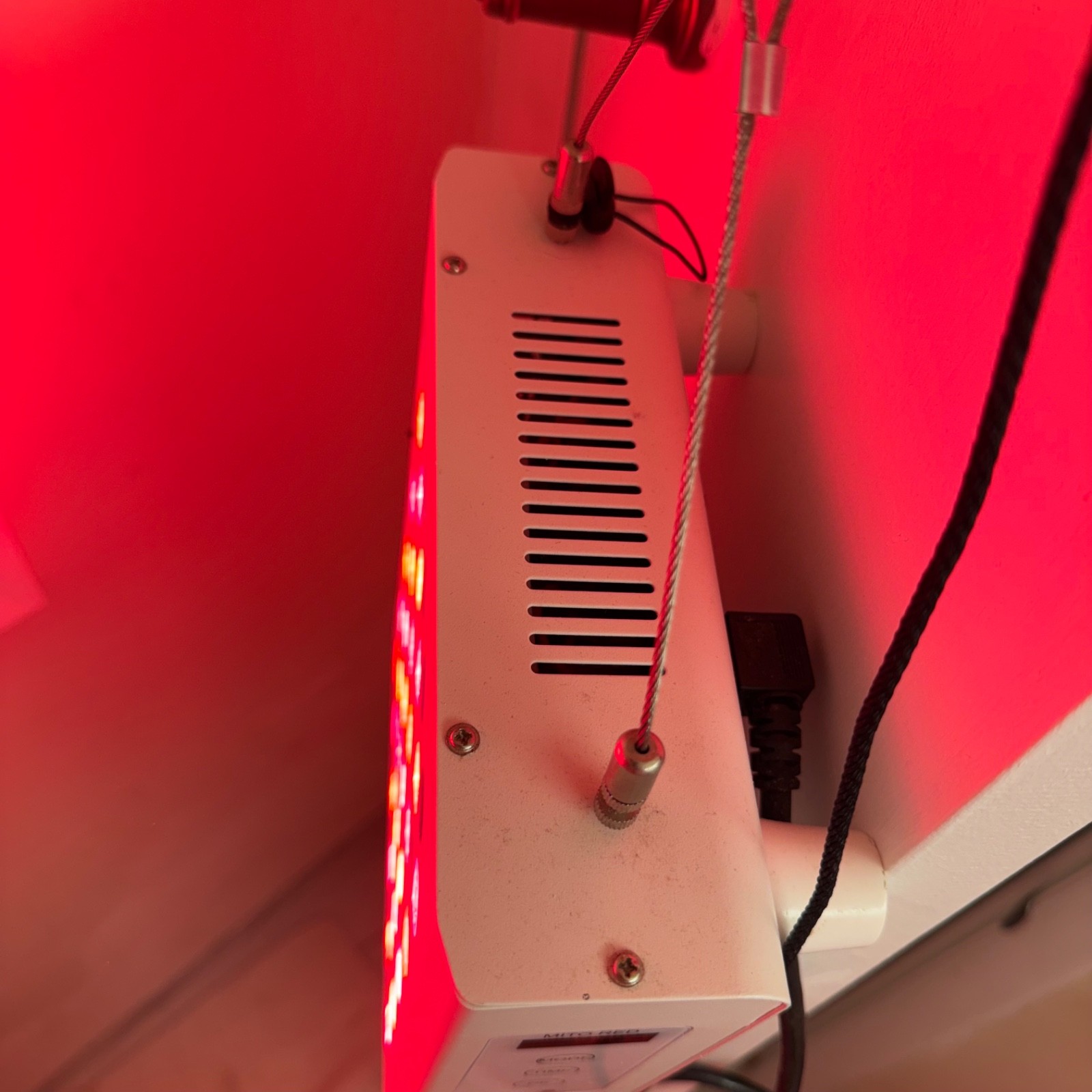 Mitoredlight Mito Pro 300 Red Light Therapy Panel, Goggles, Manual, Hardware