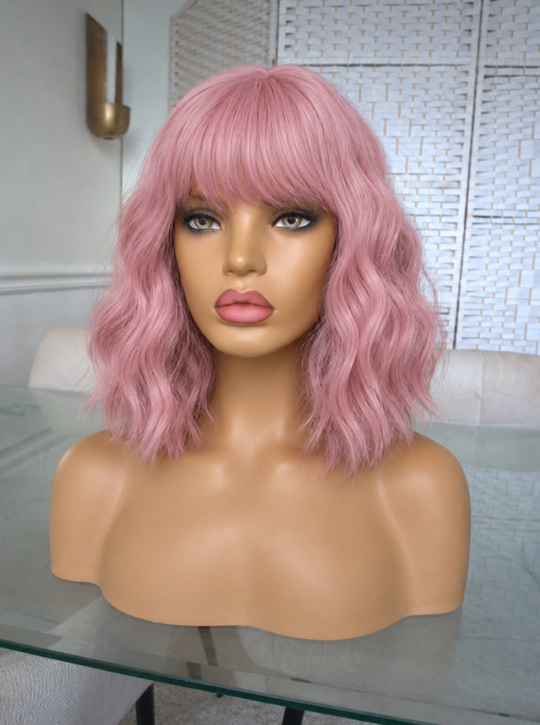 Korte natuurlijk uitziende synthetische pruik met pony | Cotton Candy Pink