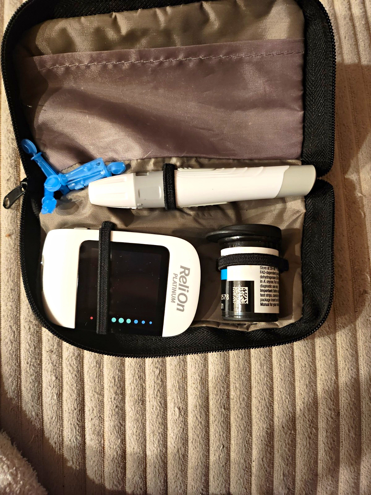 ReliOn Platinum Digital Glucose Monitor Kit. Black Case Included