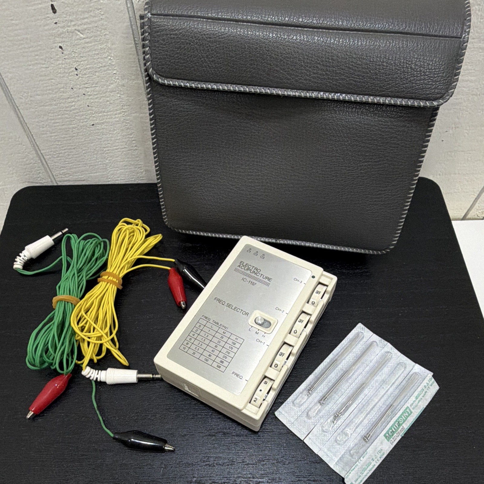 Medical Electronics TET Electrotherapy Unit w/ Case & Leads, Portable Battery