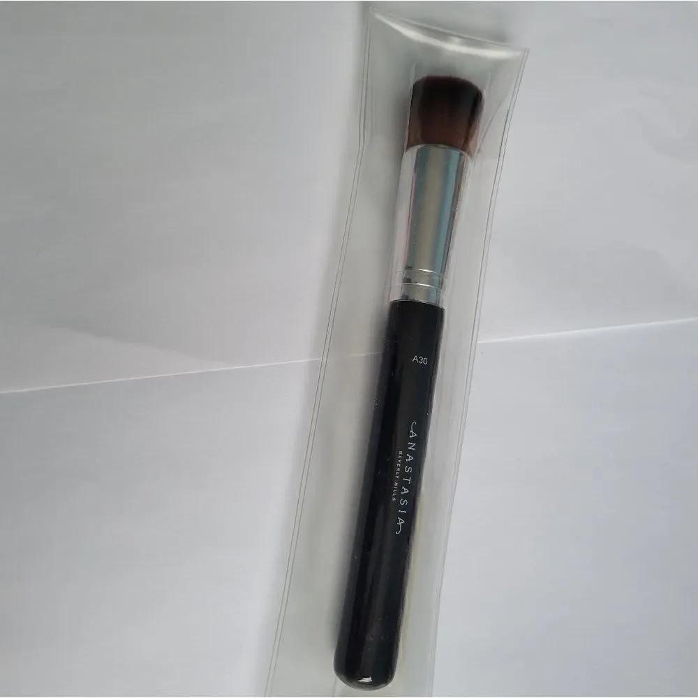 Anastasia Authentic Beverly Hills Domed Kabuki Face Makeup Brush A30