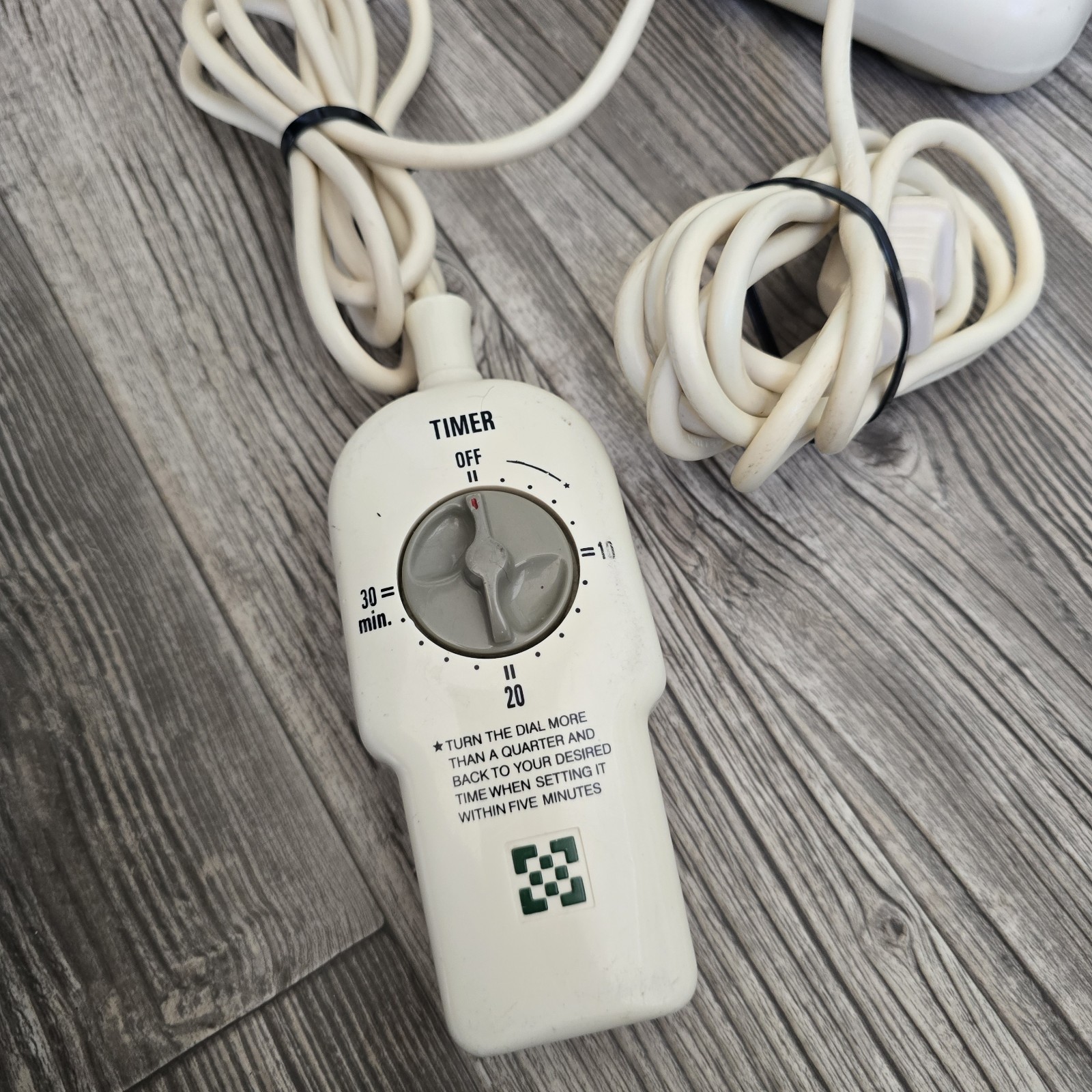 Sun Ancon SDM-323 Chi Machine Vibrating Massager Corded Electric for Legs, Feet