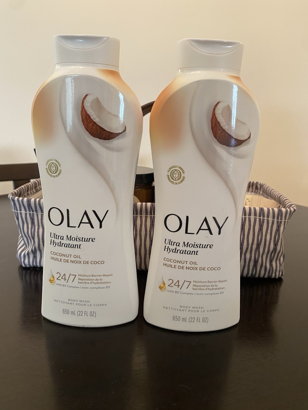 2 OLAY ULTRA MOISTURE BODY WASH COCONUT OIL B3 COMPLEX 22 FL OZ Each