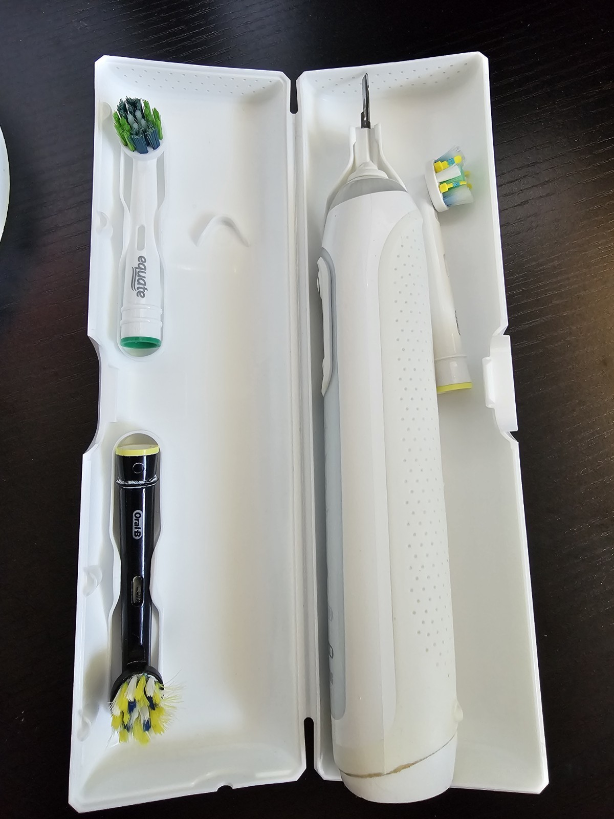 Braun Oral-B Genius White Toothbrush Handle – For Parts / Repair / Open