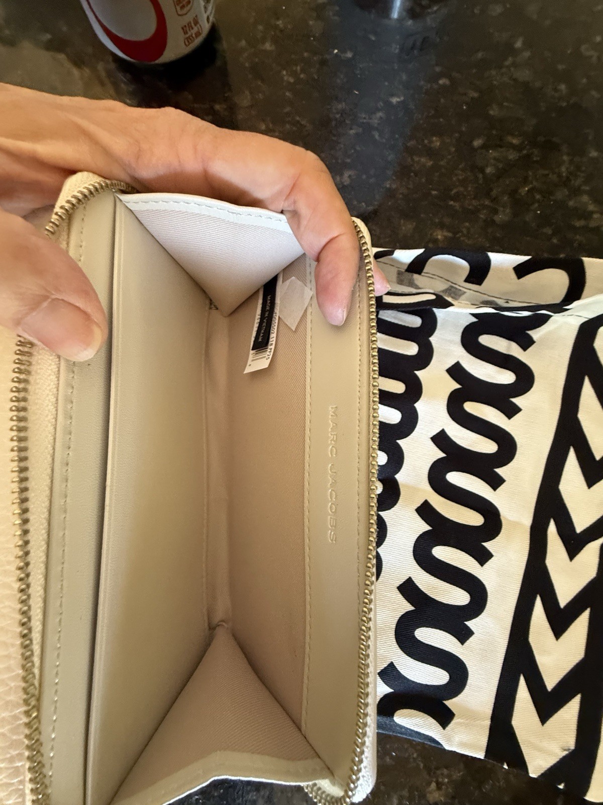 Marc Jacobs Shade Case