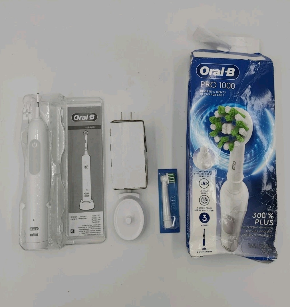 Oral-B Pro 1000 Rechargeable Electric Toothbrush White *Damaged Box*
